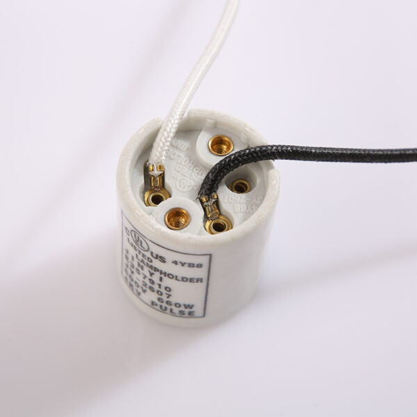 Front view of JY-2607 4kV pulse-rated porcelain lampholder