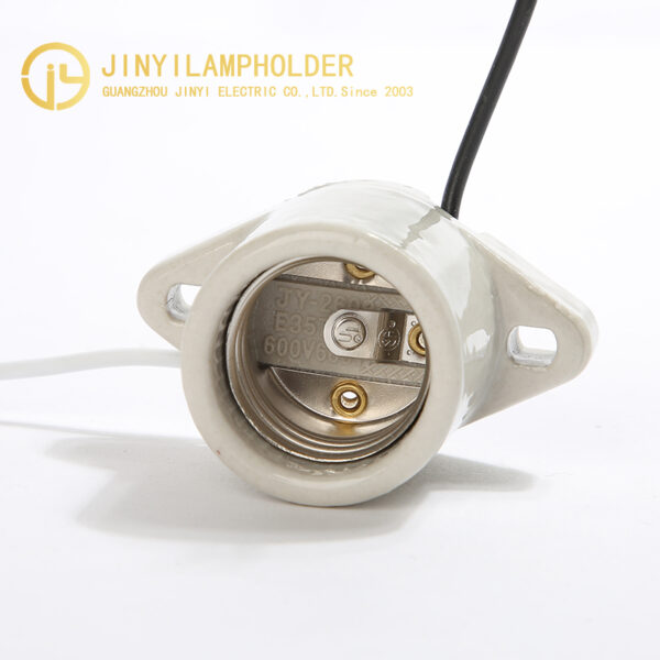 Front view of JY-2609 E26 porcelain flange mount lampholder