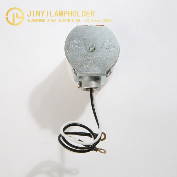 Front view of JY-6065 E26 porcelain lampholder with metal cap