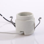 Front view of JY-2605 E26 porcelain lampholder