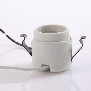 Front view of JY-2605 E26 porcelain lampholder