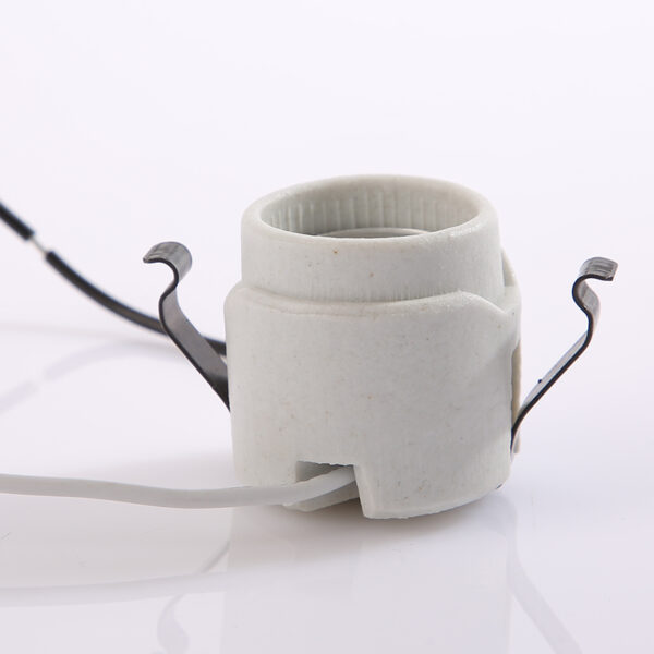 Front view of JY-2605 E26 porcelain lampholder